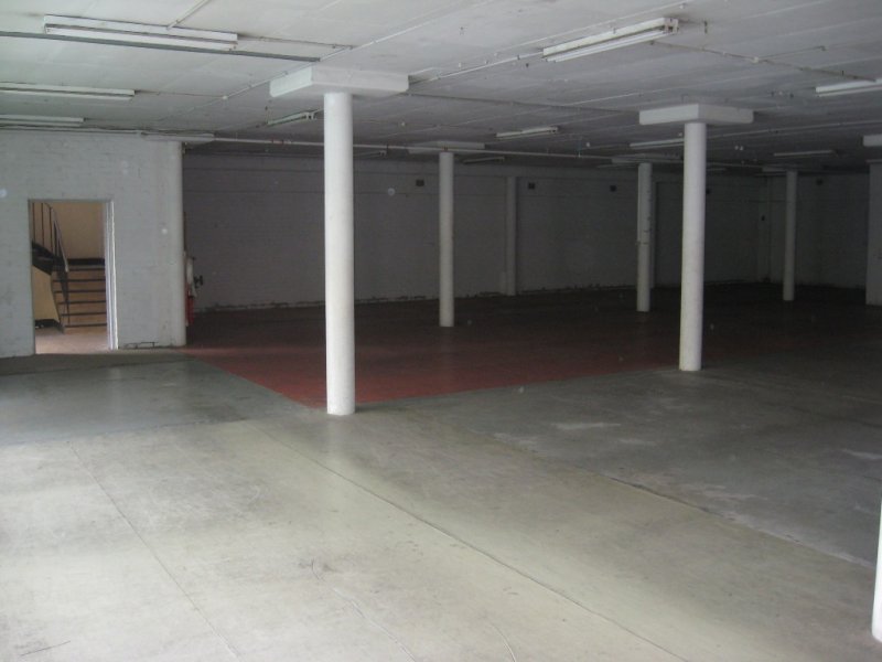 WAREHOUSE/SHOWROOM Picture 2