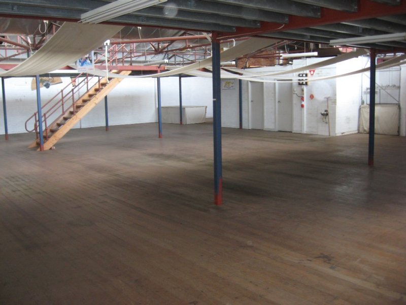 WAREHOUSE/SHOWROOM Picture 3