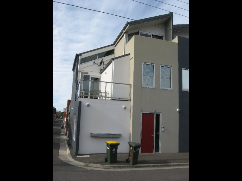 WELL LOCATED MODERN OFFICE Picture 1