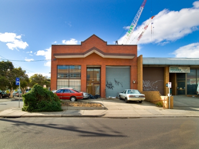 SUBSTANTIAL CORNER SITE Picture 2