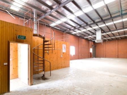 SUBSTANTIAL CORNER SITE Picture 3