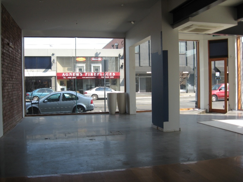 HIGHLY EXPOSED CORNER SHOWROOM Picture 3