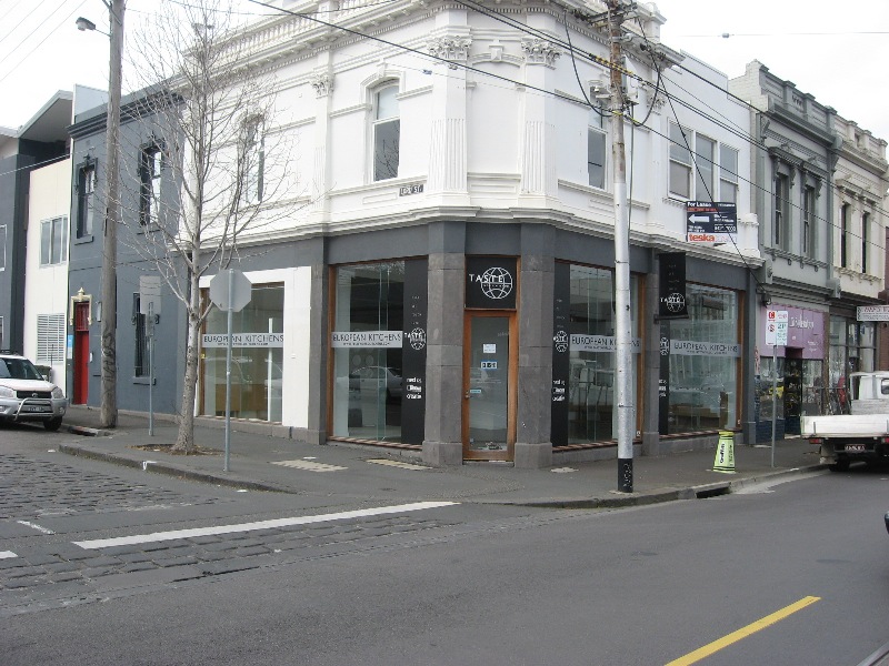 HIGHLY EXPOSED CORNER SHOWROOM Picture 1