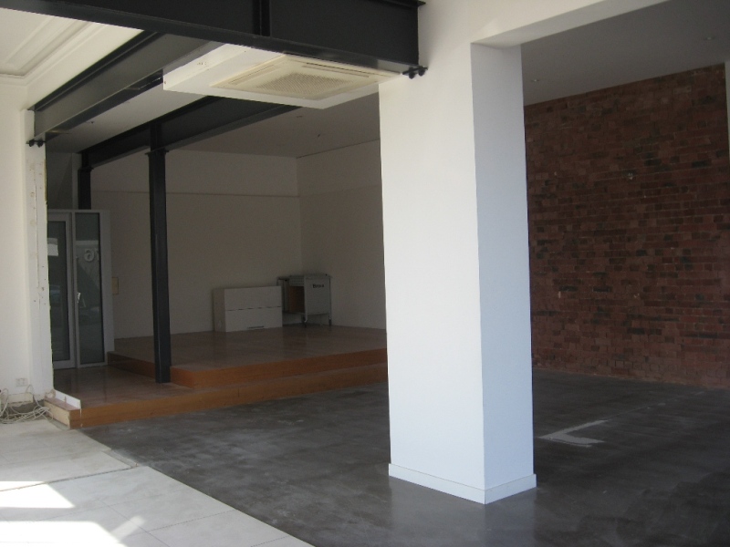 HIGHLY EXPOSED CORNER SHOWROOM Picture 2