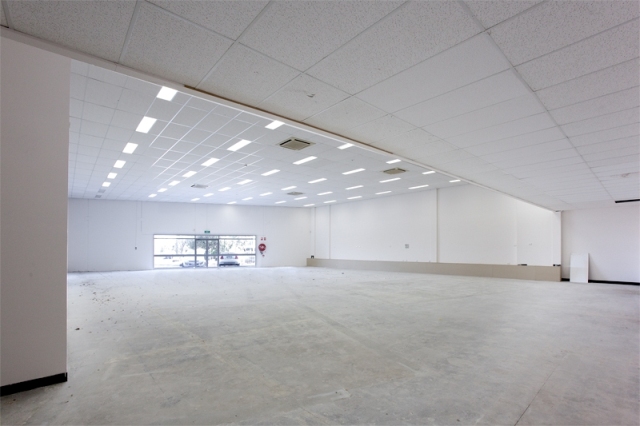 QUALITY SHOWROOM FACILITY Picture 3