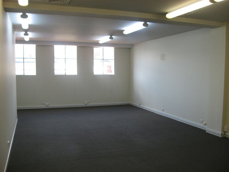 TOP FLOOR & 2 BEDROOM RESIDENCE/OFFICE (IF REQUIRED) Picture 2