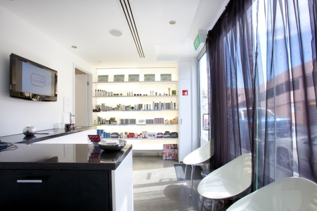 RETAIL INVESTMENT Picture 2