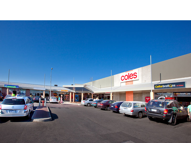 Capture the buyers from Ardeer Shopping Centre and COLES Supermarket Picture 3
