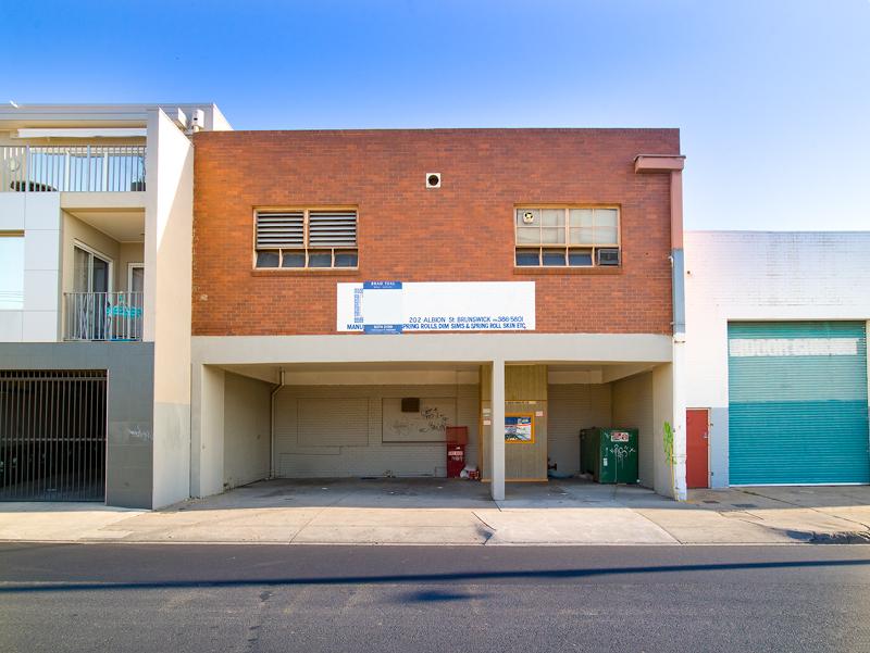 Unique opportunity for owner occupiers, developers or investors. Picture 2