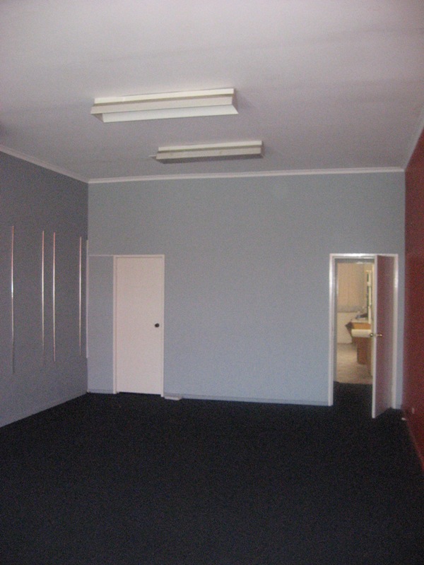 RETAIL / APARTMENT Picture 3