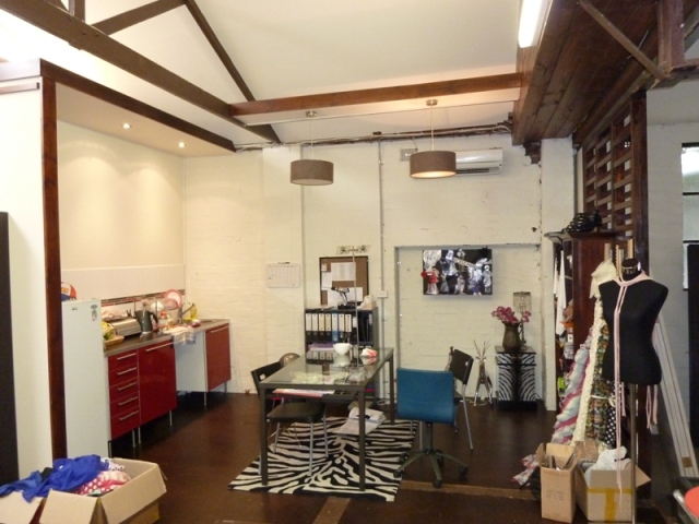 WAREHOUSE/OFFICE/SHOWROOM INVESTMENT Picture 3