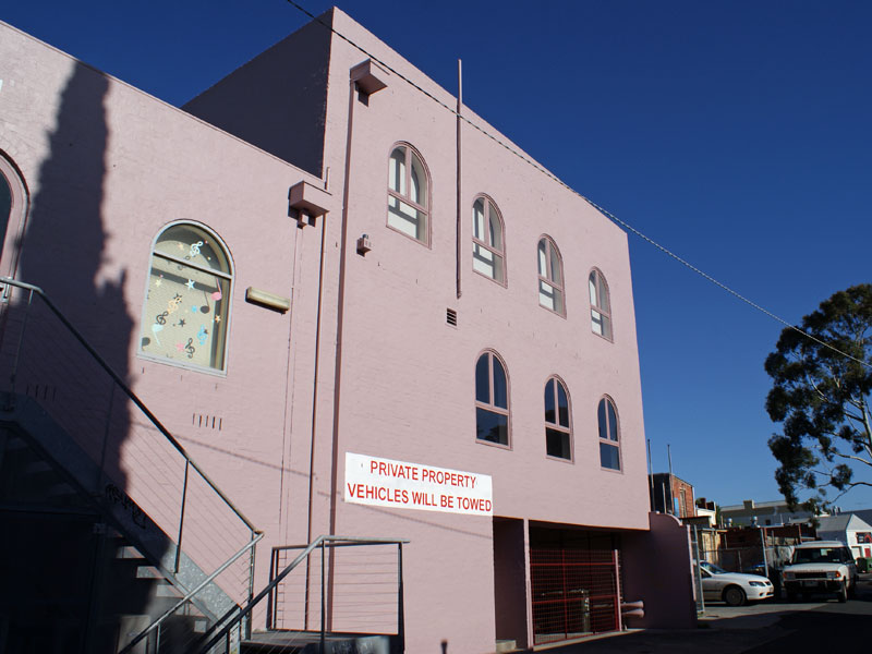 ENTRANCE OFF BUSTLING GLENFERRIE Picture 2