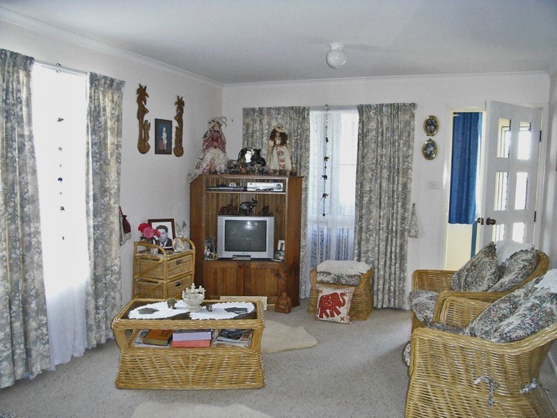 A DELIGHT TO INSPECT Picture 2