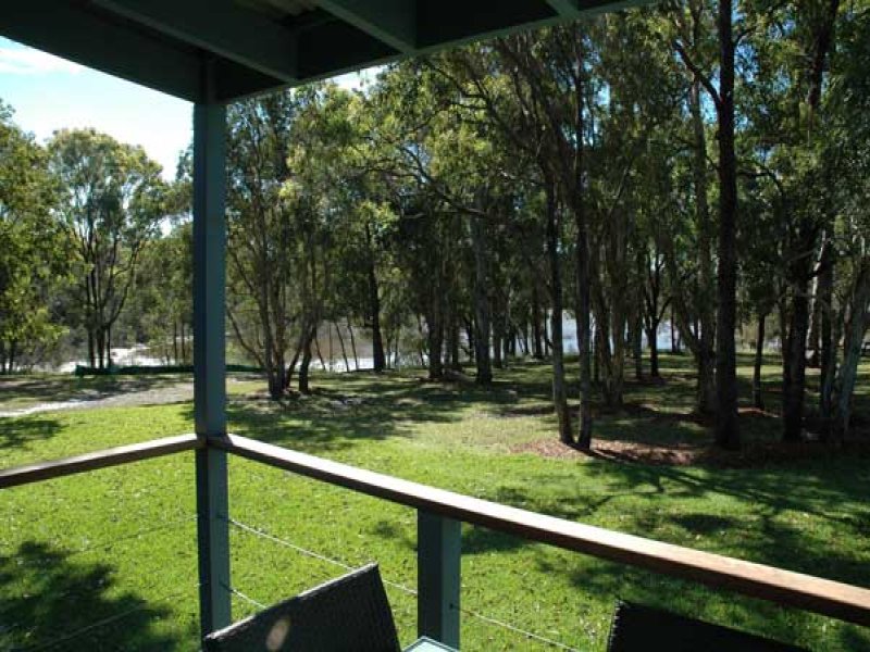 Absolute Waterfront Reserve. Holiday Home / Investment Picture 1