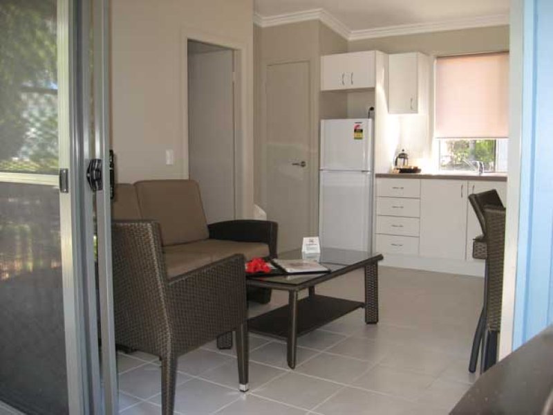 Absolute Waterfront Reserve. Holiday Home / Investment Picture 3