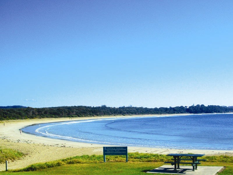 Absolute Waterfront Reserve. Holiday Home / Investment Picture 2