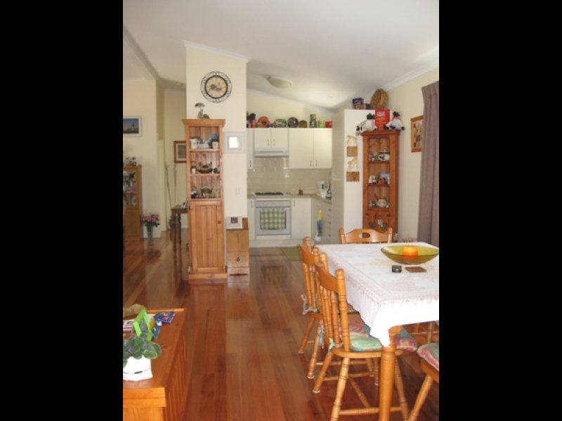 Almost New Timberline Home - Delightfully Presented Picture 2