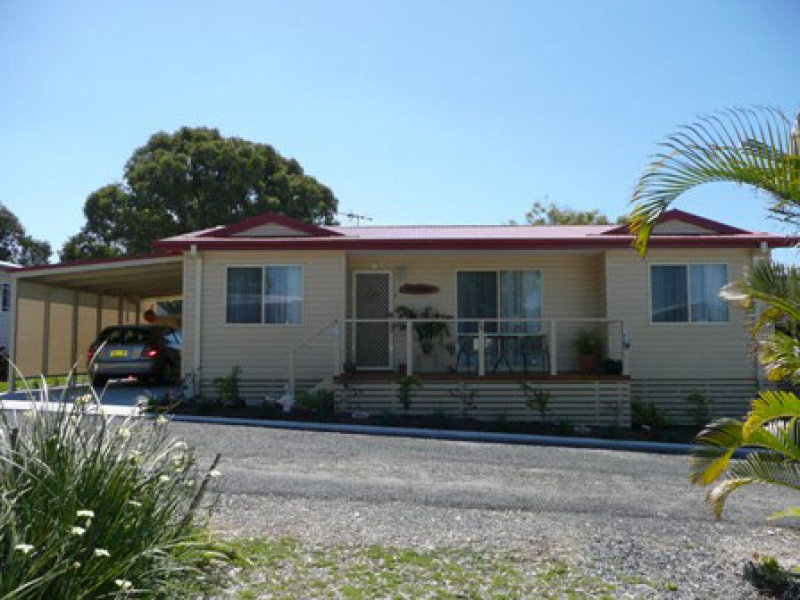 Almost New Timberline Home - Delightfully Presented Picture 1