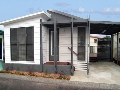 BRAND NEW OWNER WANTS SALE ON THIS RELOCATABLE HOME IN REDHEAD Picture