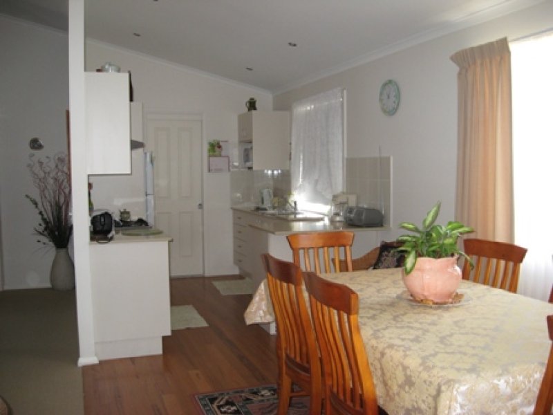 IMMACULATE 2 BEDROOM AIR CONDITIONED NEAR NEW HOME Picture 3