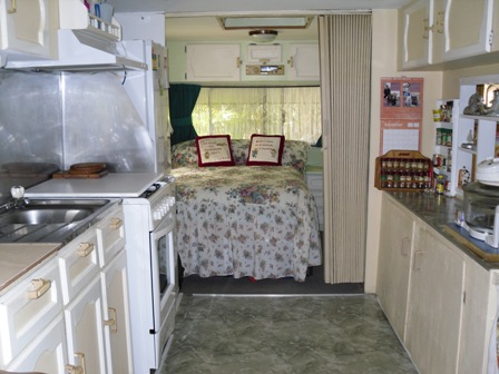 24ft Caravan & Annexe Picture 3