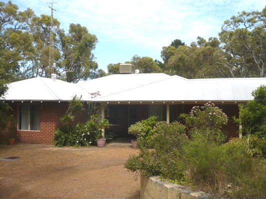 "LARGE FAMILY HOME ON ½ ACRE BLOCK' Picture 1