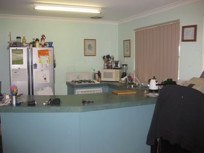 BARGAIN FAMILY HOME Picture 2