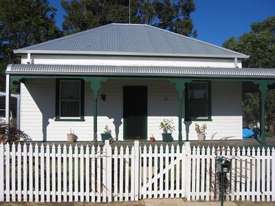 CHARMING CHARACTER HOME ALL RESONABLE OFFERS CONSIDERED Picture