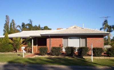 CLOSE TO EVERYTHING Picture