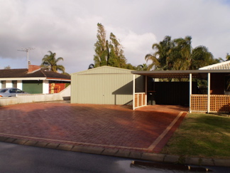 CLOSE TO EVERYTHING Picture 3