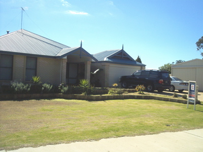 CONVENIENTLY LOCATED Picture 1