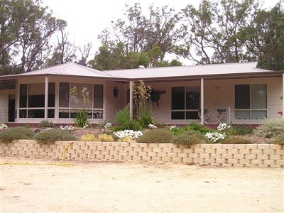 COUNTRY LIFESTYLE ON 2 HECTARES Picture