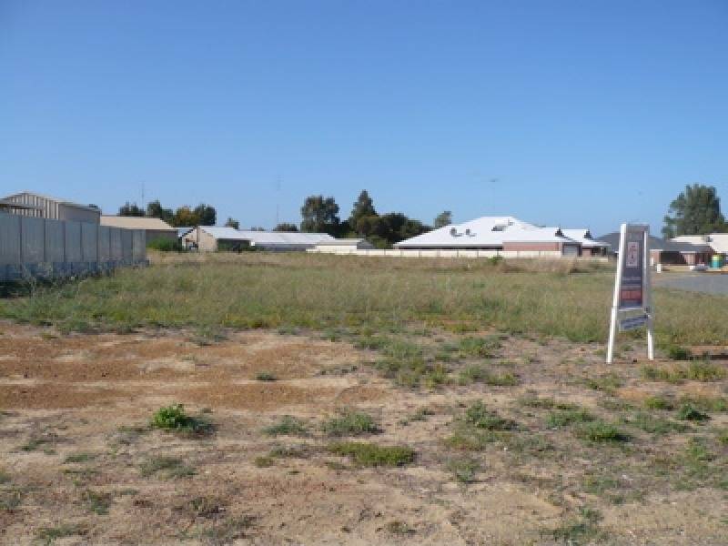 GREAT BLOCK - FABULOUS LOCATION ALL REASONABLE OFFERS CONSIDERED Picture 2