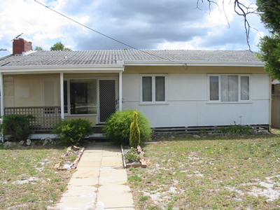 GREAT STARTER HOME Picture 2