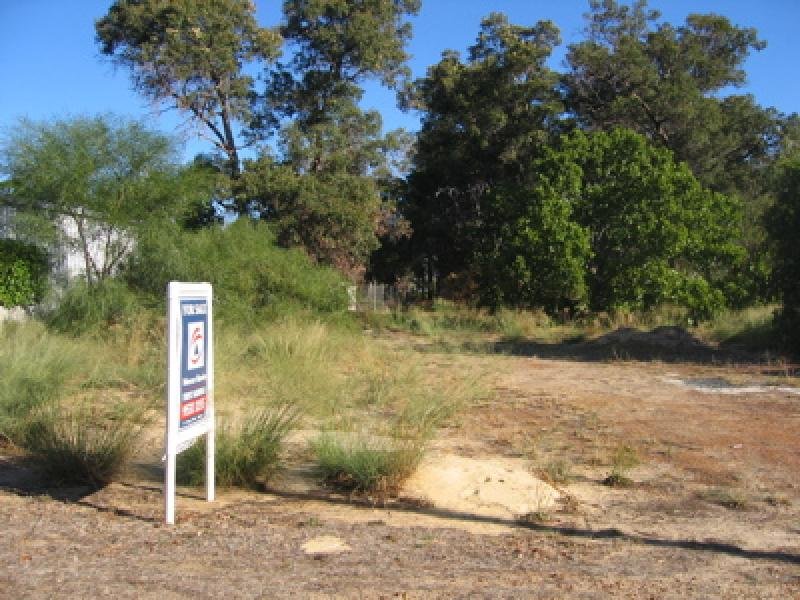 HERE'S THE LAND-BUILD YOUR HOME Picture 1