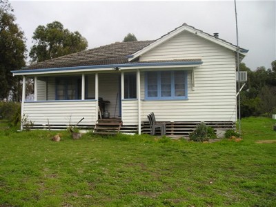 HOME ON 10 ACRES Picture