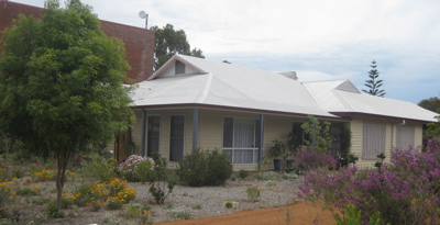 LARGE FAMILY HOME CLOSE TO MAIN STREET Picture 3