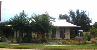 LARGE FAMILY HOME CLOSE TO MAIN STREET Picture