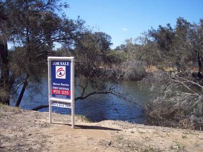 RIVER FRONT BLOCK Picture