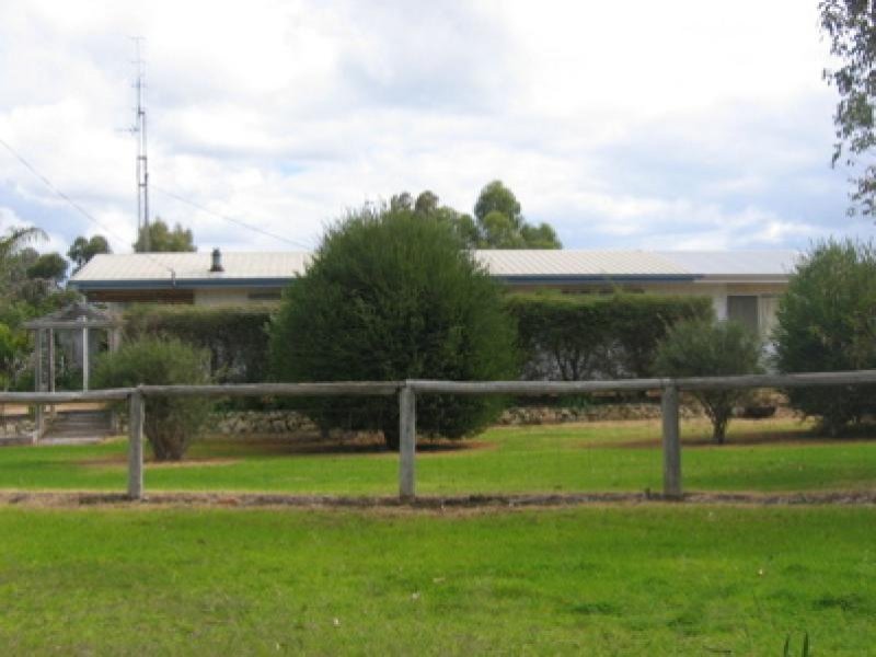 Rural Retreat Picture 1