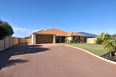 WHEN STYLE AND LUXURY COUNT Picture 2