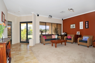 WHEN STYLE AND LUXURY COUNT Picture 3