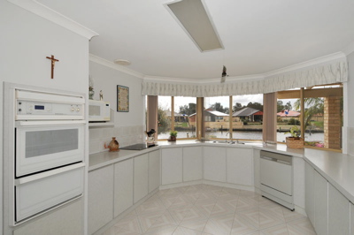 PRESTIGE LOCATION Picture 2