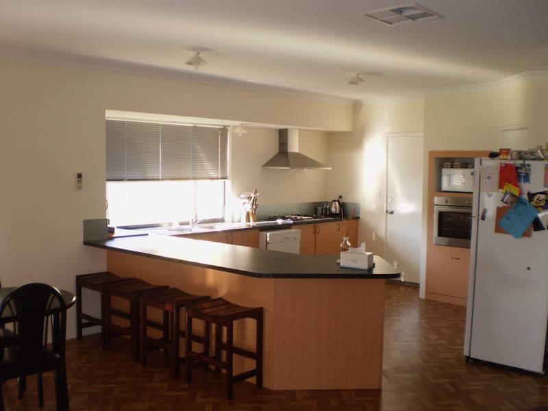 GREAT BUYING IN RAVENSWOOD Picture 3