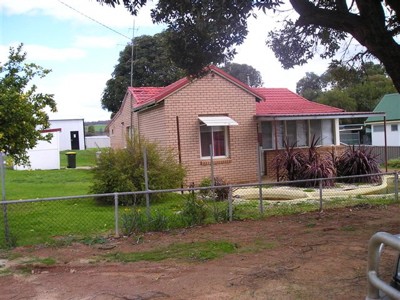 SOLID COTTAGE IN HEART OF TOWN Picture