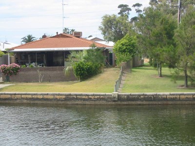 Lovely Canal Home Picture Lovely Canal Home Picture