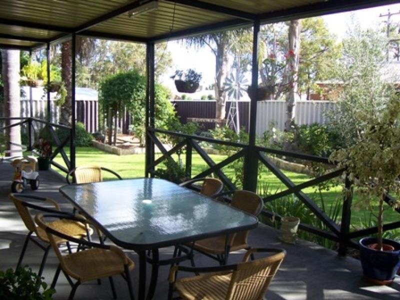 Lovely home in centre of town Picture 3