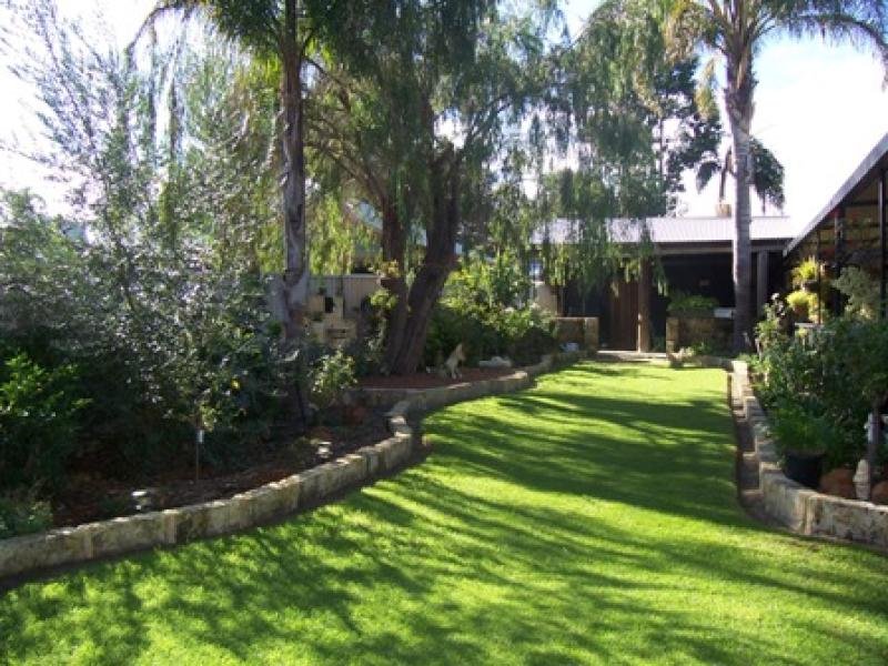 Lovely home in centre of town Picture 2