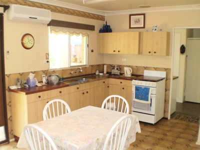 FAUTLESS FAMILY HOME Picture 2