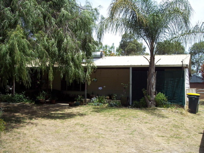 METRES TO THE BOAT RAMP Picture 1